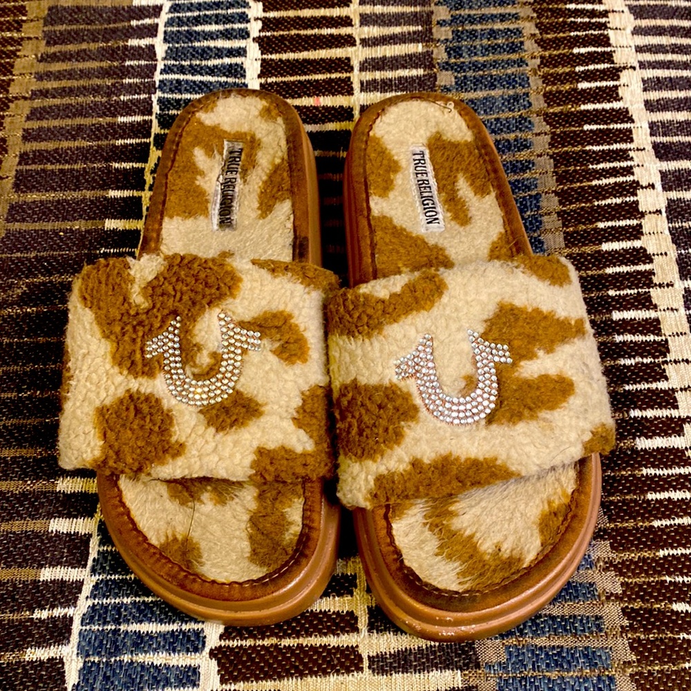 True Religion Cheetah Print Slides.